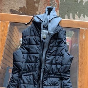 Vest with sweatshirt hood